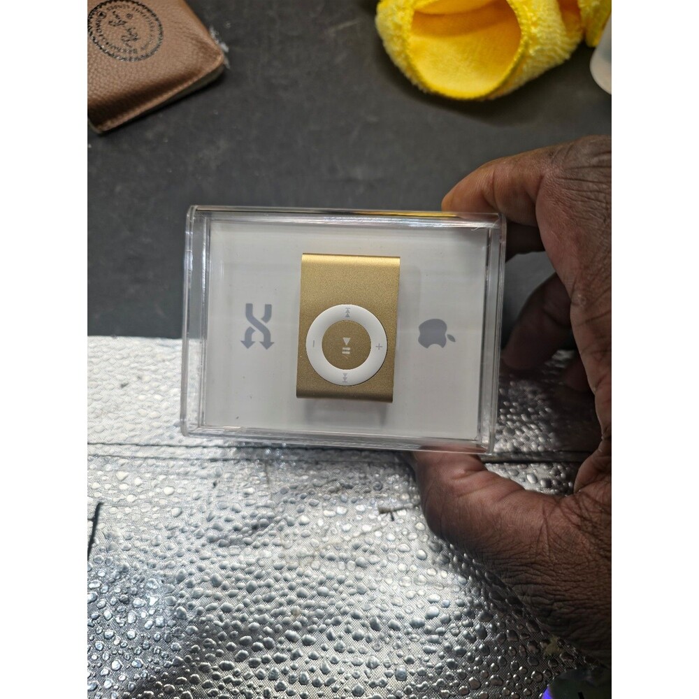 Apple iPod Shuffle 2nd Gen 1GB Gold A1204 Open Box Complete